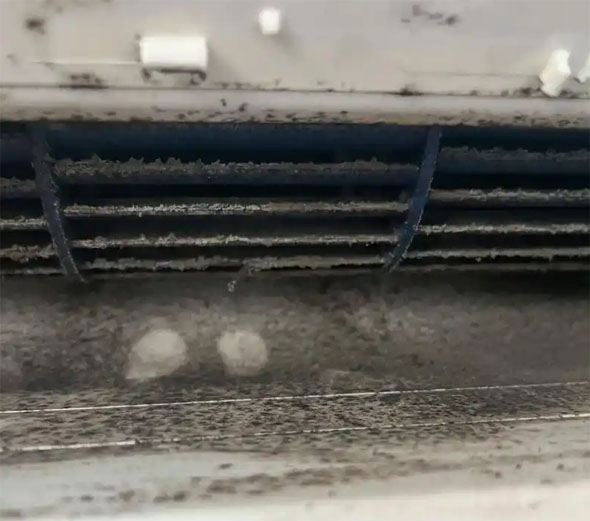 雷山空调吹的风有股烧焦味是怎么回事